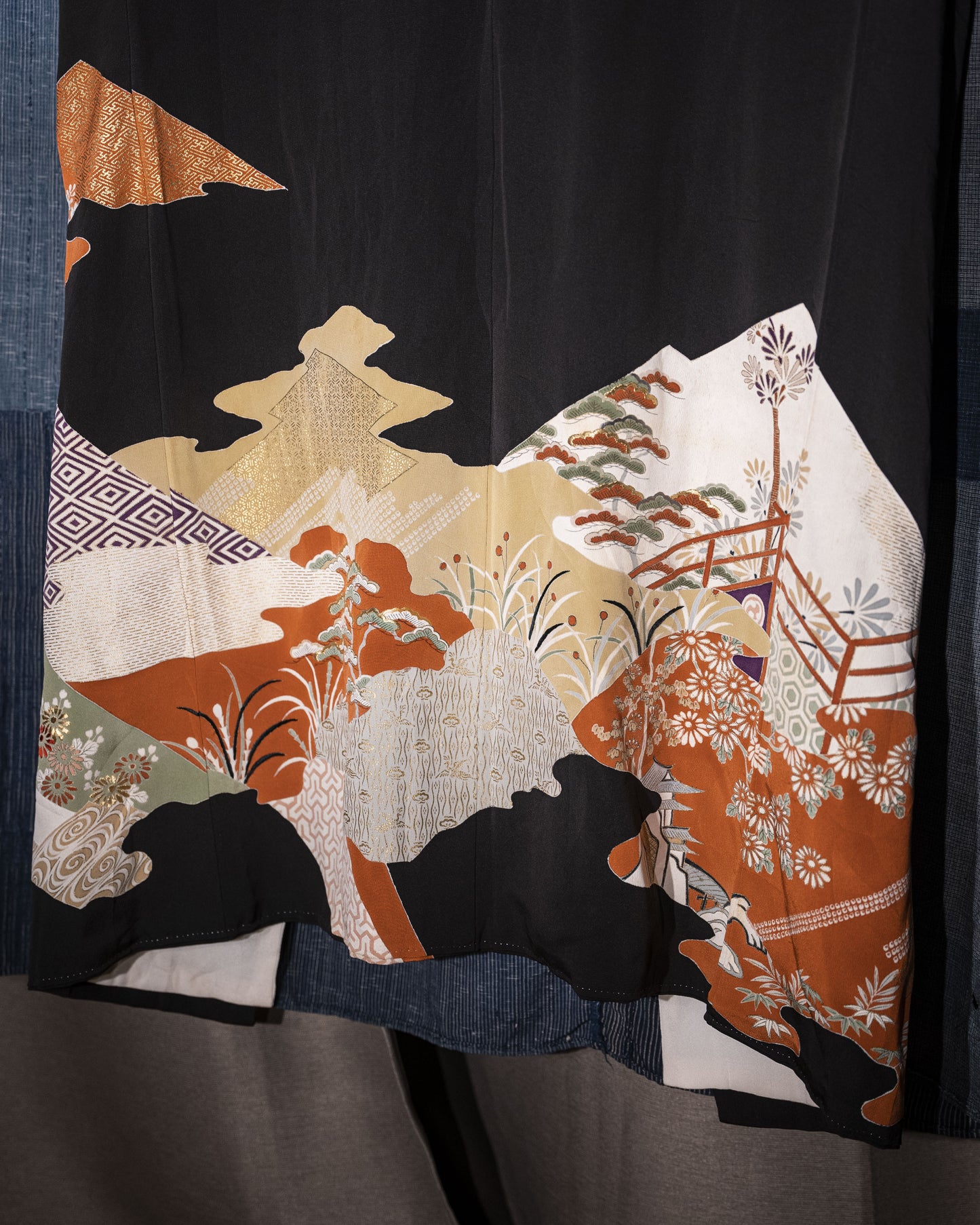 KUROTOMESODE Kimono - Mountain and Floral Motifs