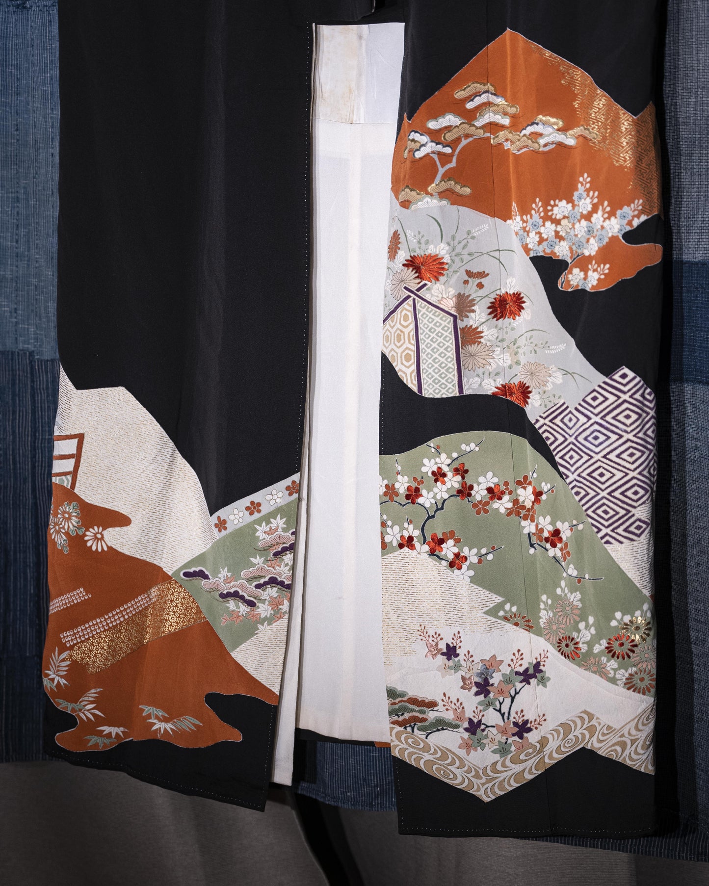 KUROTOMESODE Kimono - Mountain and Floral Motifs