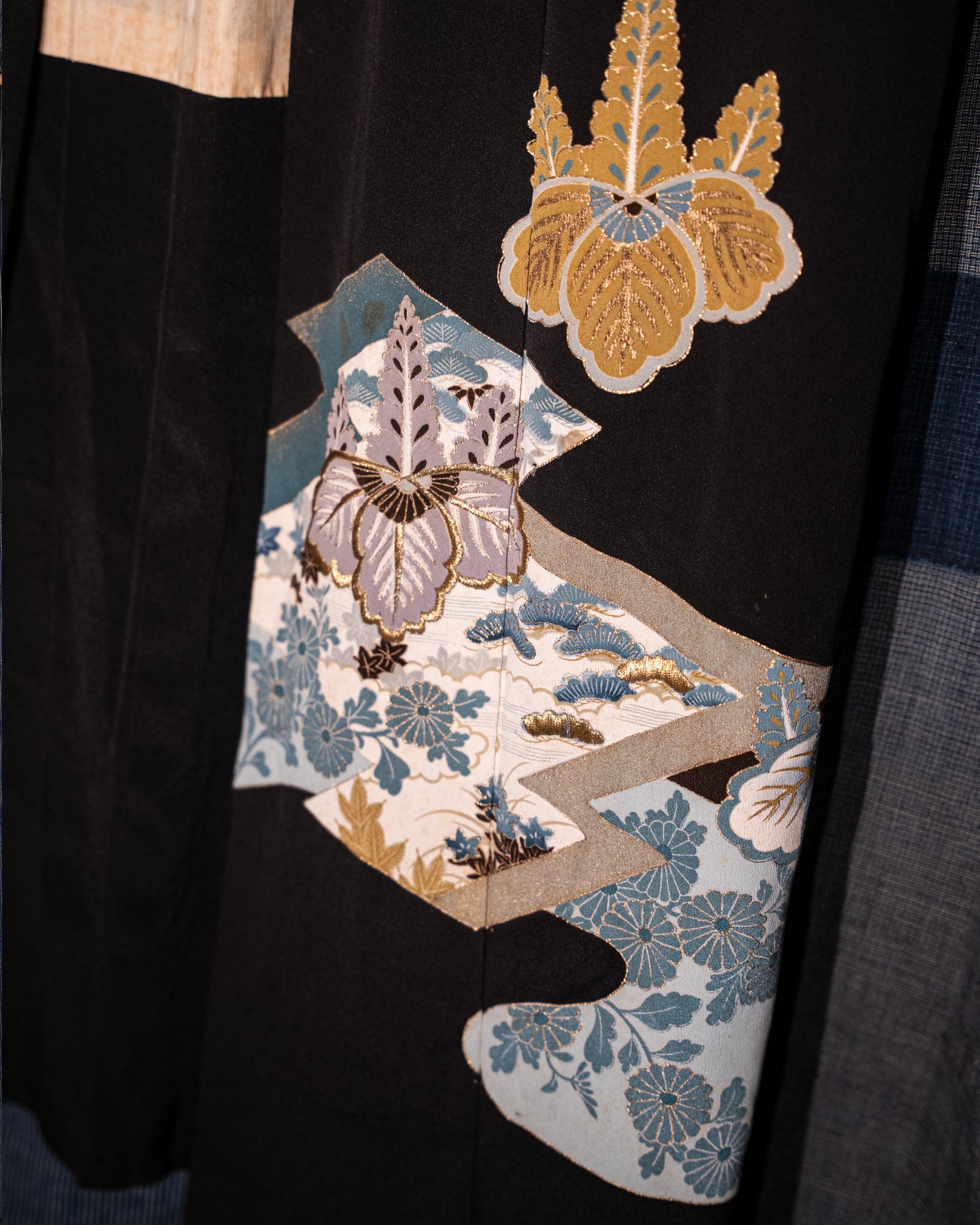 KUROTOMESOD Kimono - Gold & Blue Embroidery